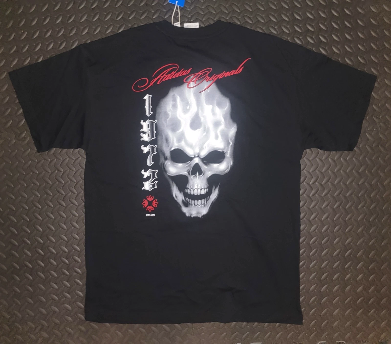 RARE! NEW MENS ADIDAS ORIGINALS SKULL GRAPHIC TREFOIL SHIRT ~SIZE LARGE #KR8877