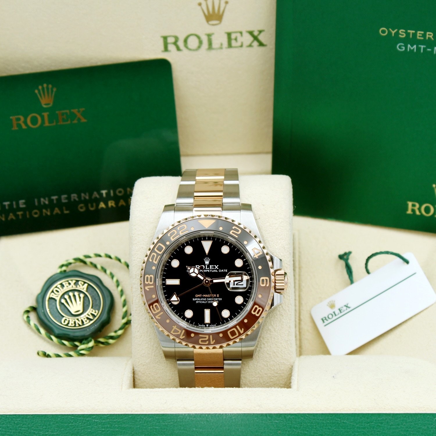 Rolex GMT Master II Rootbeer 126711CHNR 40 mm Black Dial Rose 2023 Box & Papers