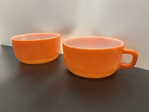 VINTAGE-GREAT CONDITION-Set Of 2 Anchor Hocking Fire King Red Soup Mugs D Handle