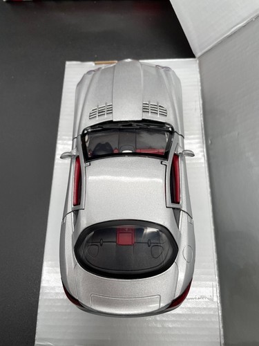 Mondo Motors Mercedes-Benz SLR McLaren -1:24- EMBALAJE ORIGINAL/EN CAJA- EXCELENTE estado - Imagen 16 de 17