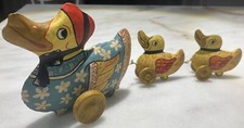 Vintage Wyandotte Tin Toys Mother Duck and Ducklings on Wheels 1930  s Rare
