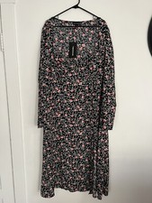 Pretty Little Thing Women's Black Floral Cupped 3/4 Sleeve Midi Dress Size 20