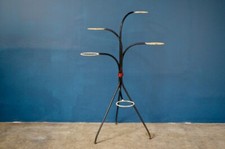 Jardinière porte plante porte-pots en fer forgé coloré vintage au design minimal