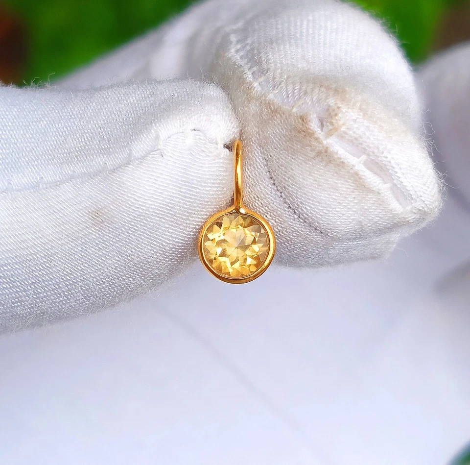 Colgante sin cuello con delicado dije de piedras preciosas de citrino natural de oro macizo de 18k Foto 2 de 3