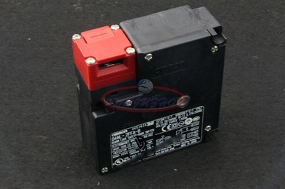 NEW One   Guard Lock Safety Door Switch D4NL-2FFA-B #cv