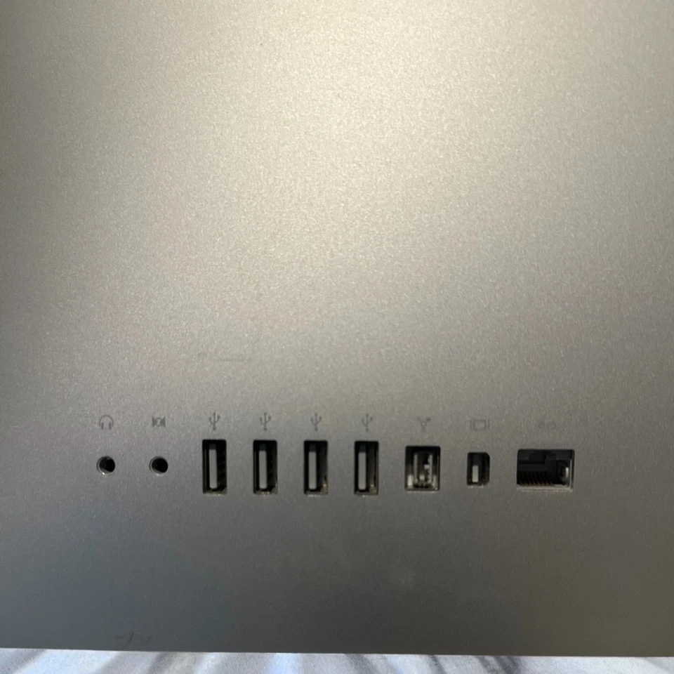  Apple Cinema Display Widescreen 22” Monitor Excellent Display - Image 4 of 4