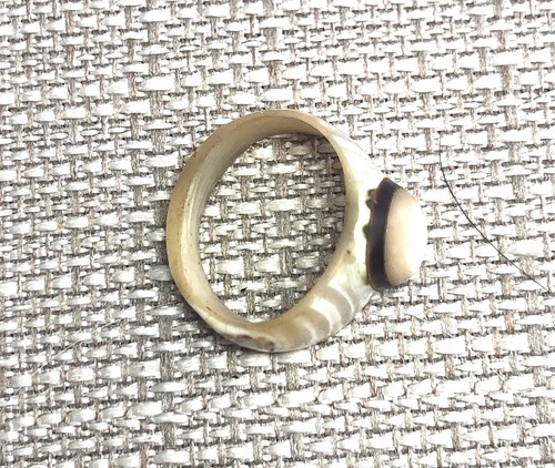1980s Vintage Hand Made Shell Ring. Size 6.5 - Picture 6 of 10