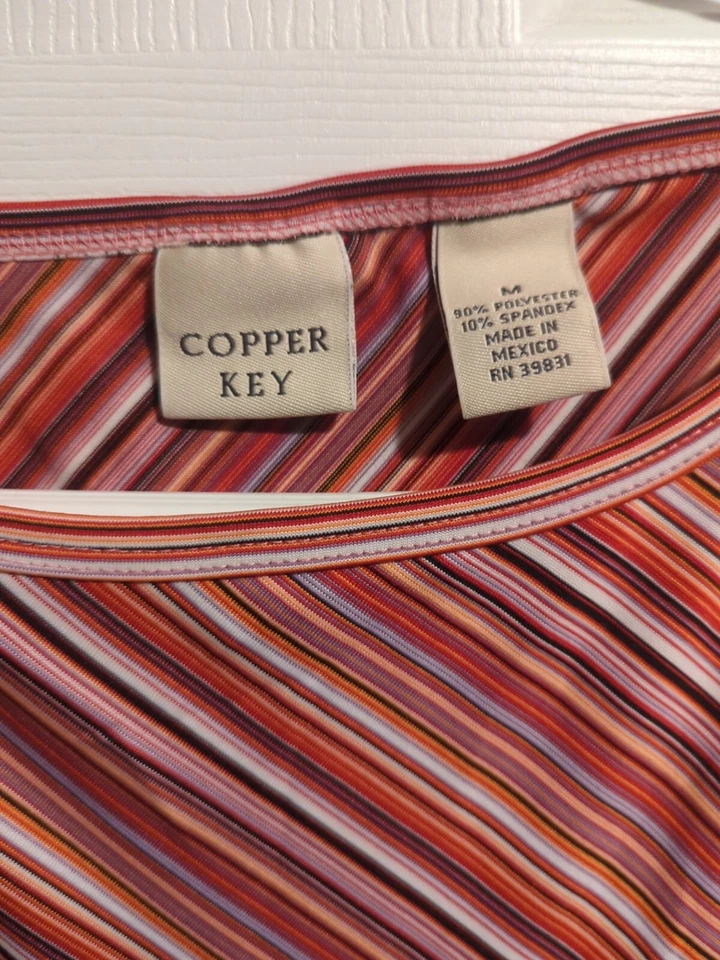 Camisa mediana Cooper Key para mujer Foto 2 de 3