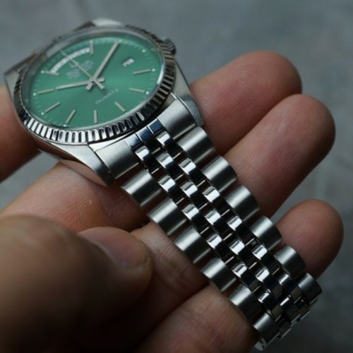 Vintage Bulova Super Seville Quartz Day Date Olive Green Dial Duble Mens Watch - 第 4/7 張圖片