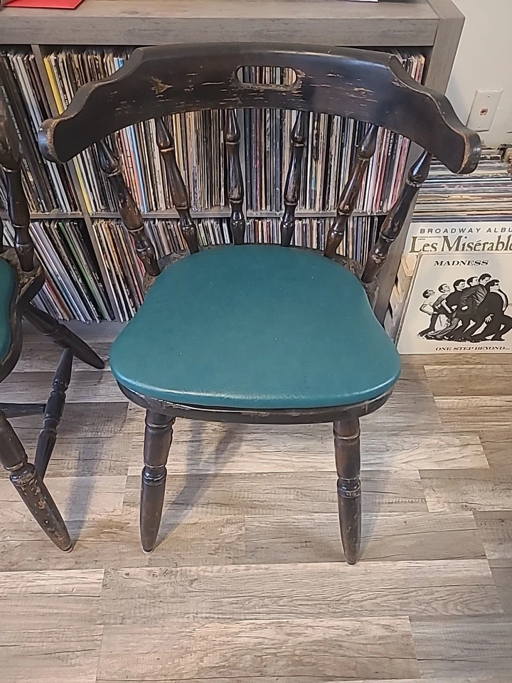 Silla Capitán Vintage Cuero y Madera - Hecha en Yugoslavia ¡Elegancia Rústica! Foto 3 de 4