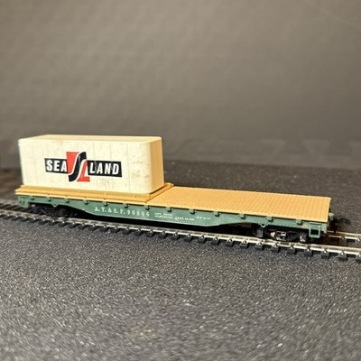 HO Scale A.T. & S.F. Flatcar w/ Sea Land Container