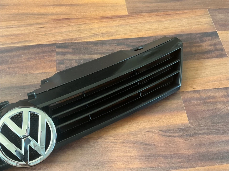 Conjunto de parachoques delantero y emblema negro para VOLKSWAGEN JETTA SEDAN 2011-2014 Foto 4 de 4