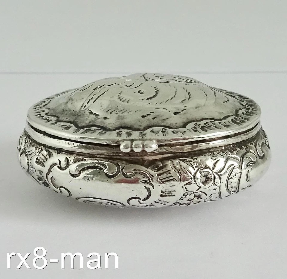 1892 SUPERB ANTIQUE DUTCH SOLID SILVER REPOUSSE EMBOSSED DECORATED PILL BOX - Image 4 of 4