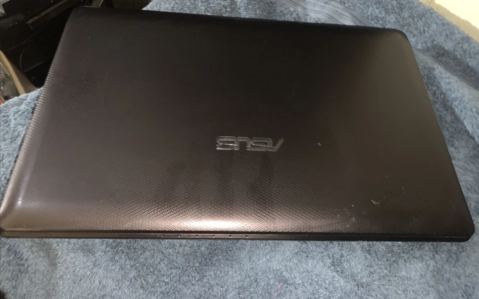 Portátil retro para juegos Asus K52K - Windows 7 Ultimate | 8 GB DDR2 RAM | 120 GB SSD Foto 3 de 4