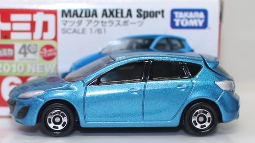 Tomica 62 Mazda Axela Sports - Picture 2 of 5