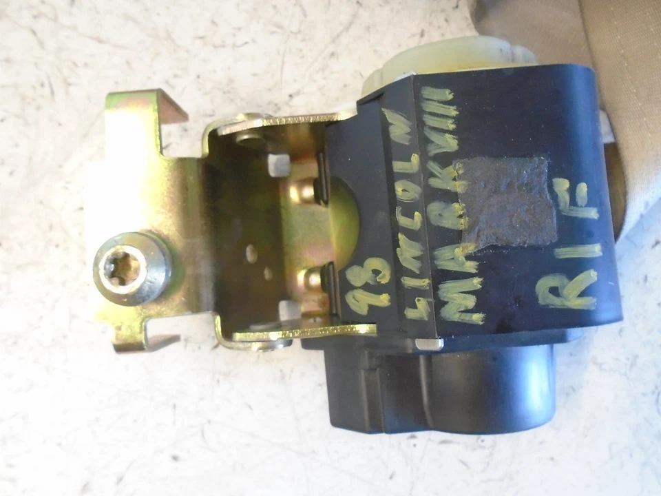 Lincoln Mark VIII 1998 retractor de cinturón de seguridad delantero derecho 81128G TD010 Foto 2 de 4