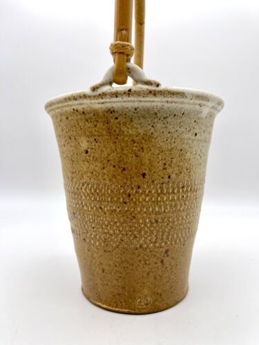 "Cubo de cerámica artística Darrel Bowman Bangor, estudio Wisconsin cubo mango de madera 6,75" - Imagen 4 de 8