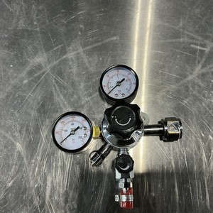 Keg Regulator, Quick Disconnect Co2 Kegerator Regulator with Pressure Adjustment