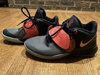 Nike Kyrie Flytrap 3 III Hightop Mid Top Basketball Sneakers 7Y Black Chile Red