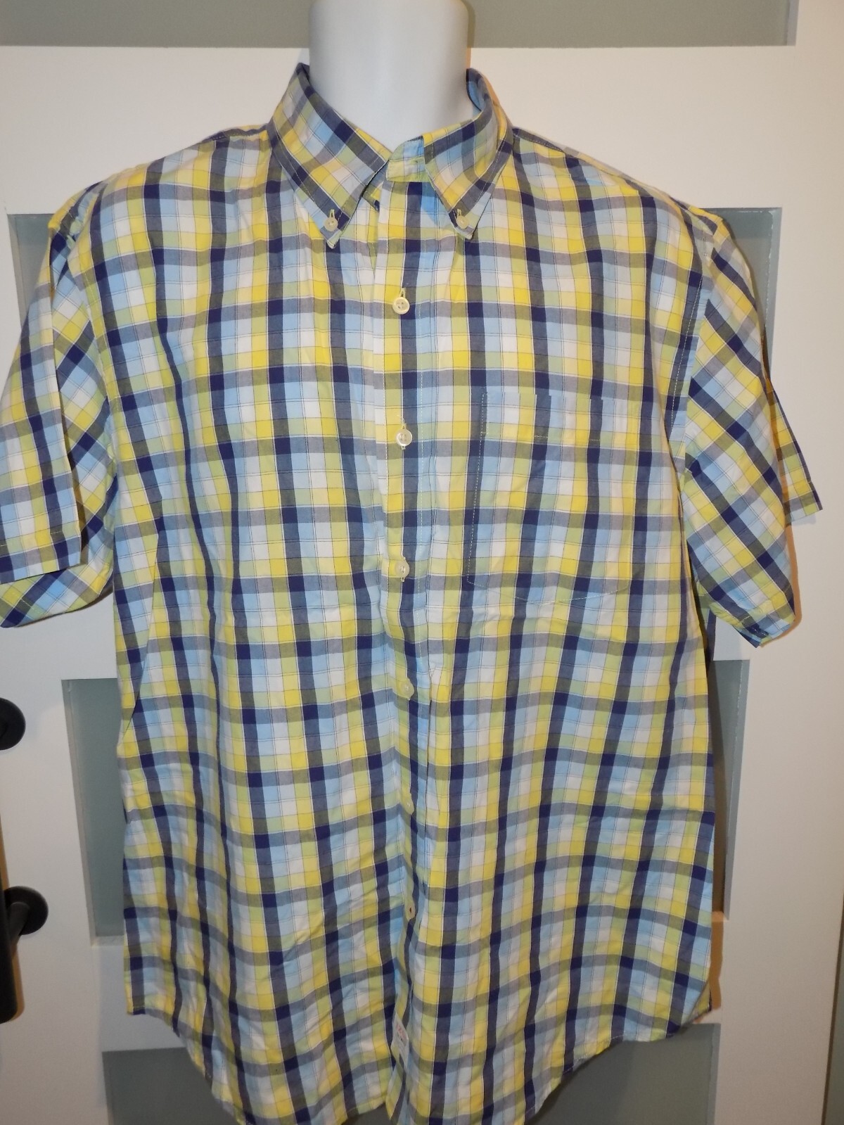 Izod Plaid Multi-Colored Button Down Short SS Siz… - image 2