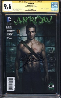 ARROW #8 CGC 9.6 WHITE PAGES  // SIGNED BY STEPHEN AMELL DC COMICS 2013