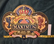 DIAMOND CROWN MAXIMUS RESIN WALL PLAQUE PLUS A CIGAR CASE CONTAINING CIGARS 