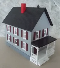 Rail King MTH Model Train Gray Row House w Porch & Red Shutters 30-9024 No Box