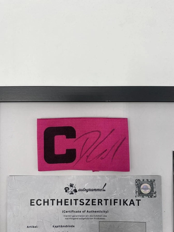 Kapitänsbinde Deniz Undav signiert im Rahmen Deutschland Fußball Autogramm - Bild 2 von 4