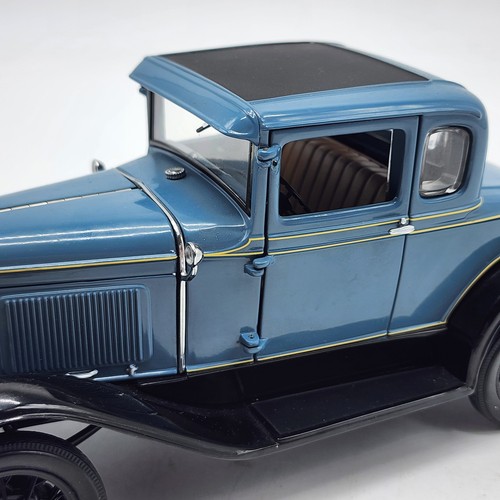 Motor City Classics 1:18 1931 Ford Model A Coupe Blue Black 43002 VHTF Collector - Picture 11 of 15