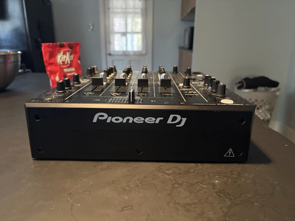 Pioneer DJM-750MK2 4-Channel DJ Mixer GOOD CONDITION - Image 2 of 4