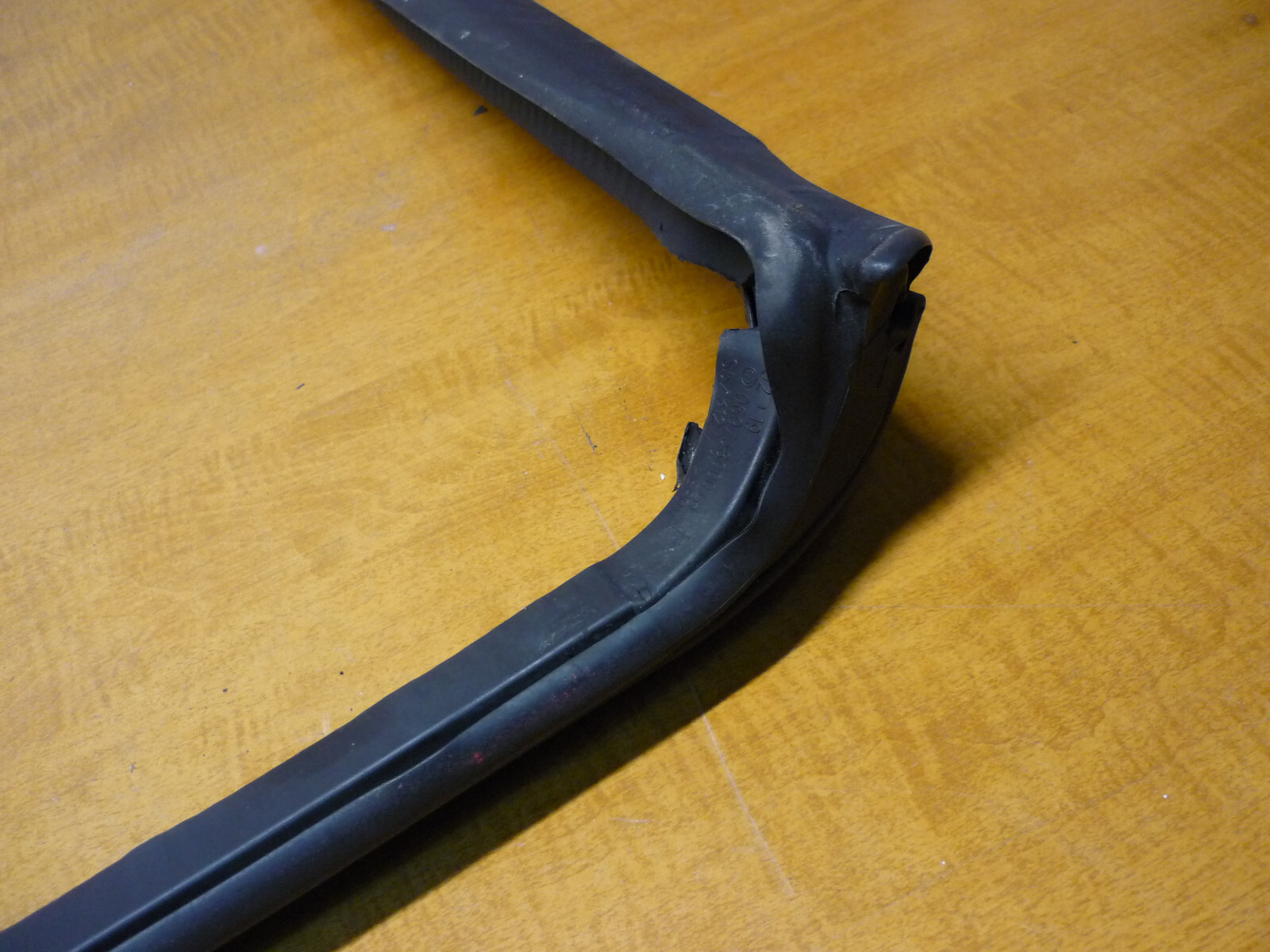 Ferrari California - Windshield Glass Upper Gasket  -P/N 69758000