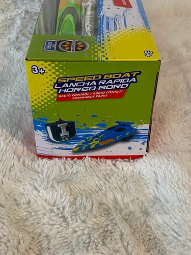 Speed Boat Radio Controlled Battery Powered Green with Gold and White Strips - 第 5/6 張圖片