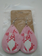 VALENTINE'S DAY GNOME W POLKA DOT HAT PU LEATHER FISHOOK STYLE EARRINGS