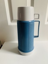 Termo con taza grande excelente estado.