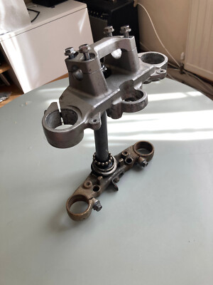 Honda Hornet PC34 1998 - 2002 komplette Brücke oben und unten Joch 53230-MBZ-610