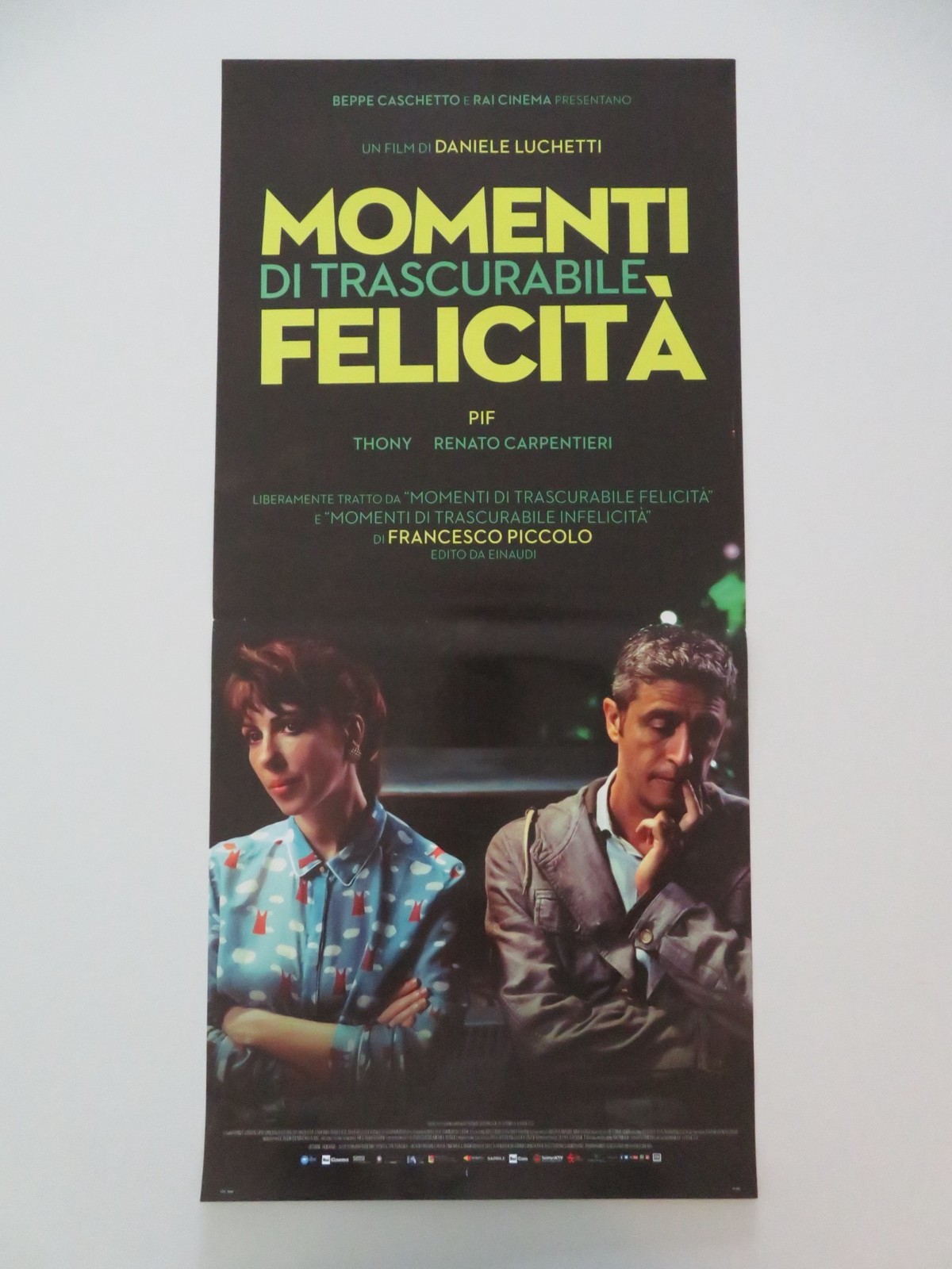 Locandina di Momenti di trascurabile felicità (2019)