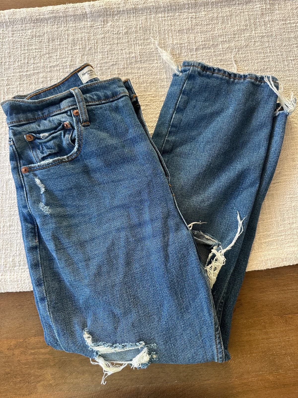 Abercrombie & fitch - the ankle straight, ultra high rise jean in 29/8 short