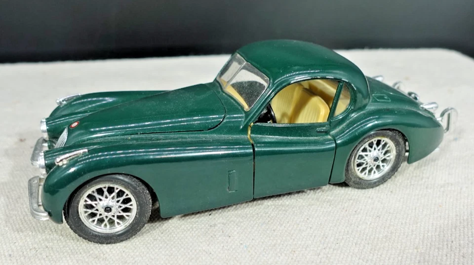 Bburago 1948 Jaguar XK120 1/24 - Image 3 of 4