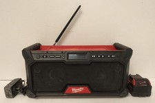 MILWAUKEE BLUETOOTH SPEAKER AM/FM RADIO W/AC ADAPTER  BATTERY - 295 P08032271 