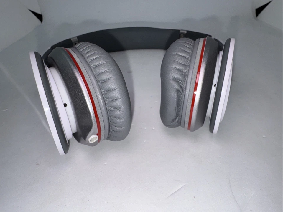 Fone de Ouvido Headband Beats by Dr. Dre Solo HD Branco com Cabo - Testado - Imagem 2 de 4