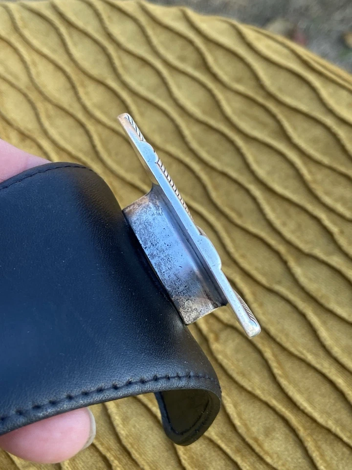 Cinturón ajustable de cuero negro con hebilla artística en tono níquel Chico’s para mujer Foto 4 de 4