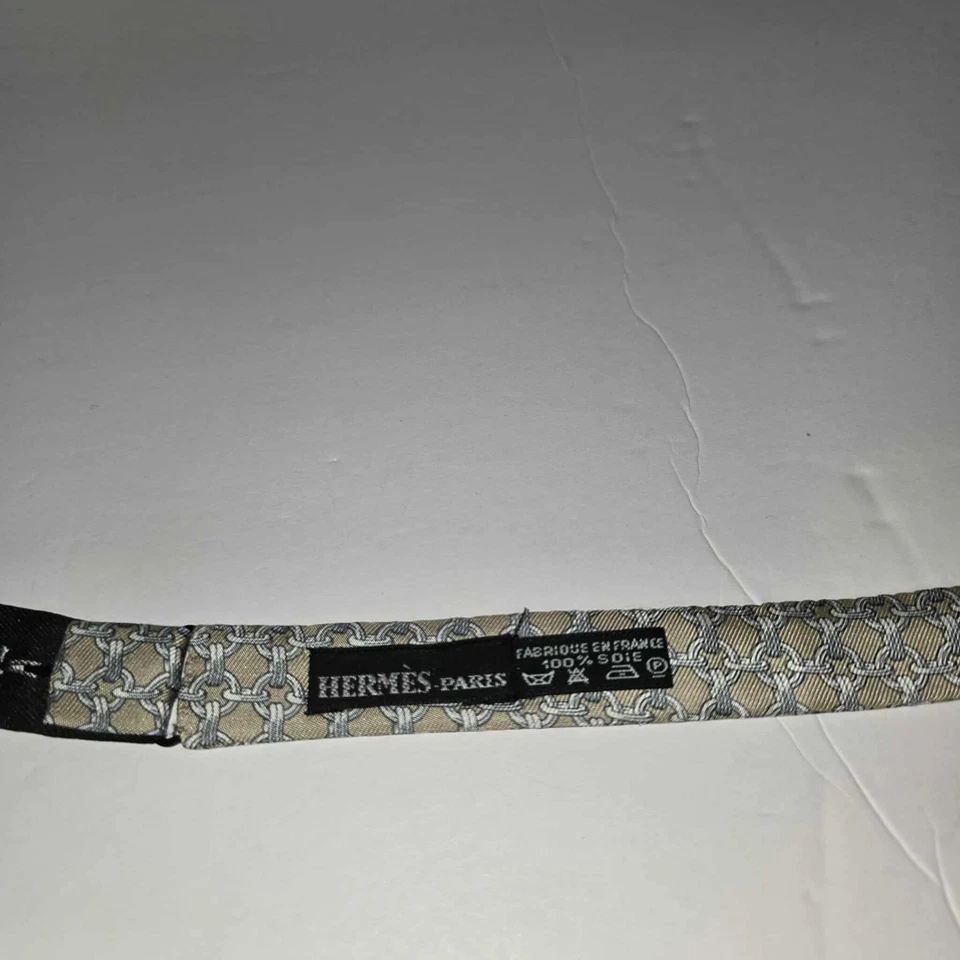 Auténtica pajarita Hermès Paris - Hecha en Francia - 100% seda - Patrón geométrico Foto 4 de 4