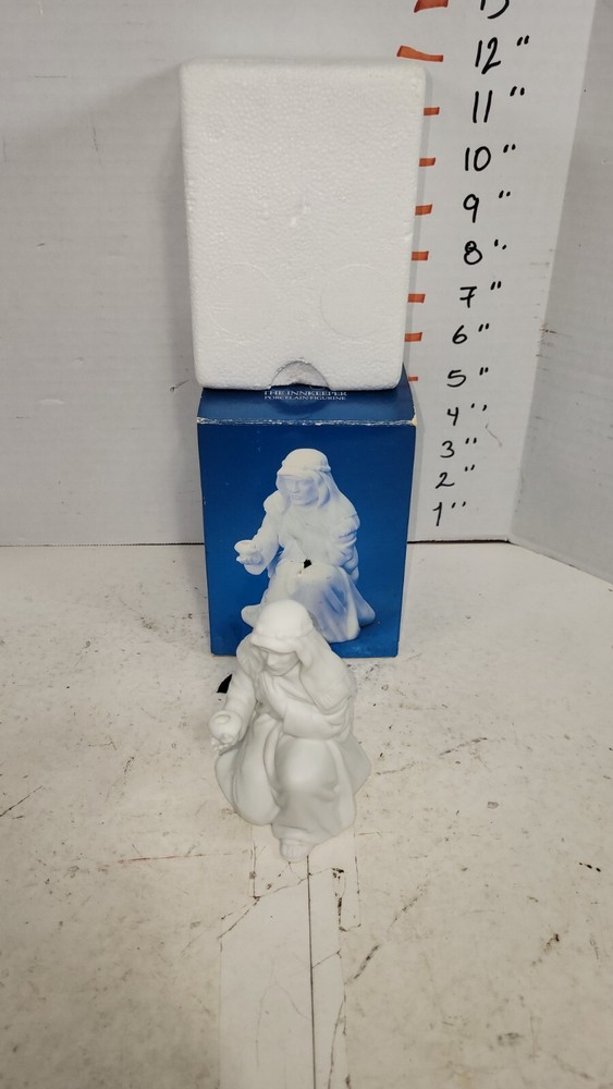 Avon Nativity Collectibles The Innkeeper Porcelain Figurine Vintage 1988