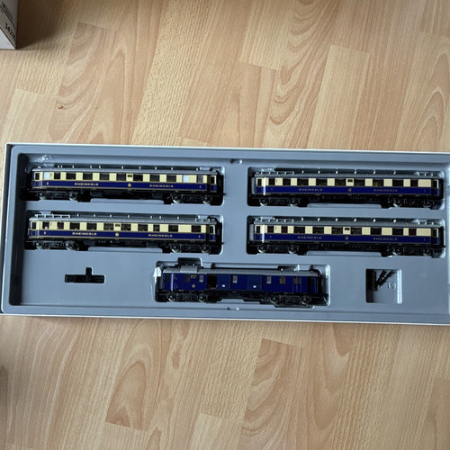 Märklin H0 Rheingold Zugset Nr. 4228 5-tlg mit Lokomotive & Personenwagen | Condition: Neu