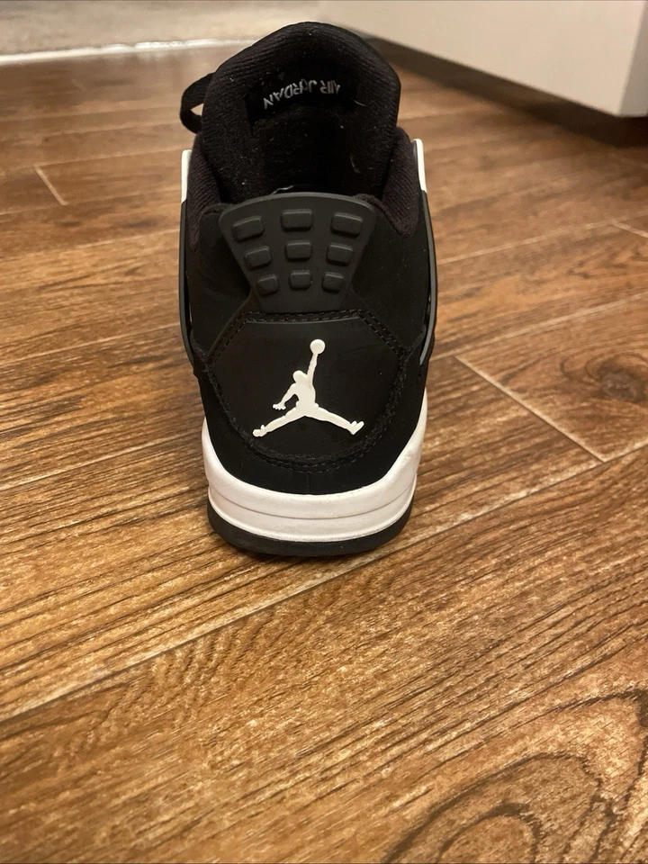 Air Jordan 4 Retro GS White Thunder Size 6.5 Slightly Used With Box - Image 4 of 4
