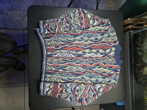 Suéter Pullover Coogi Tejido 3D De Colección Medio Botón, Raro, Talla L 24.5x29" Azul Marino/Rojo - Imagen 13 de 18