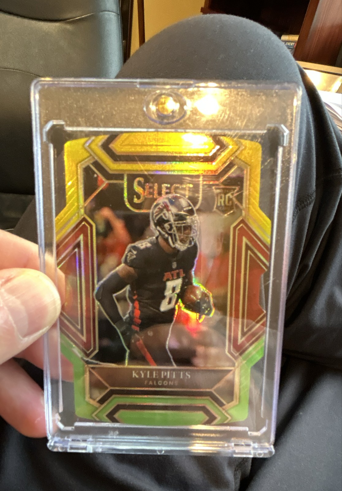 2021 Panini Select - Club Level Kyle Pitts #246 Black & Gold Prizm Die-Cut (RC)