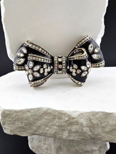Heidi Daus "BELLE BEAU BROOCH"
