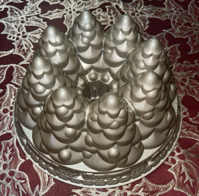 Nordic Ware Pine Forest Holiday Bundt Pan 10 Cups