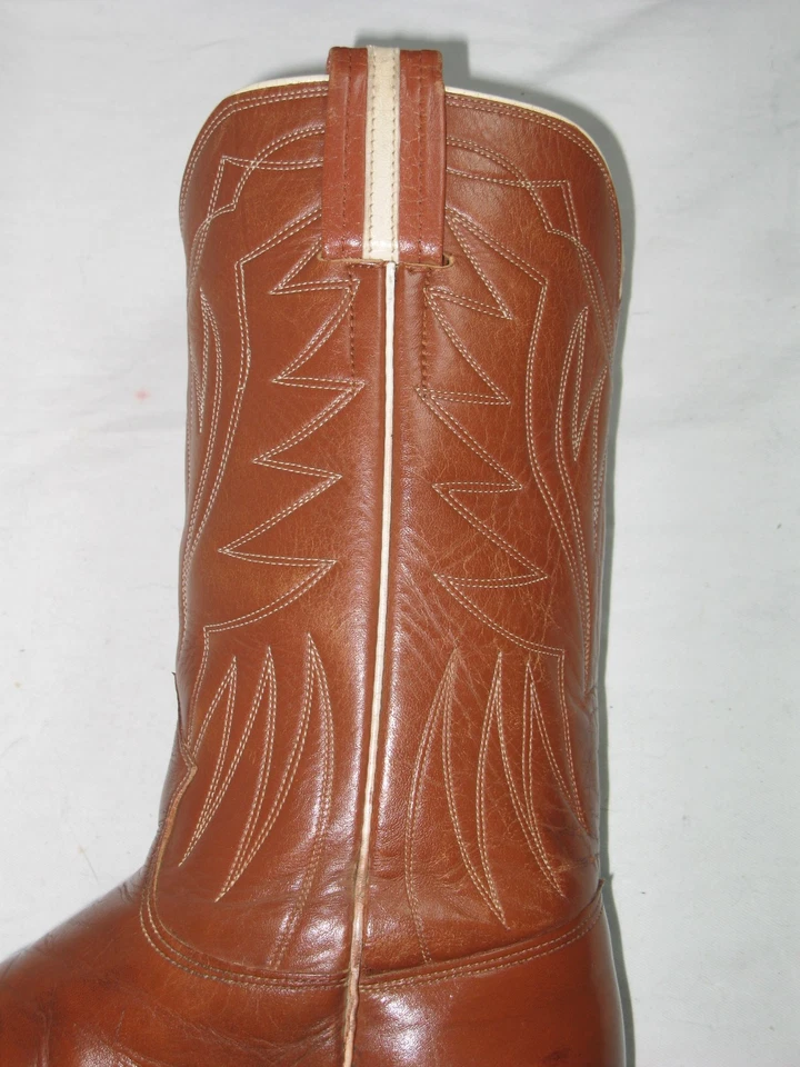 Botas caubói ocidentais marrons femininas vintage anos 70 Nocona tamanho 7 A biqueira pontiaguda feitas nos EUA - Imagem 4 de 4